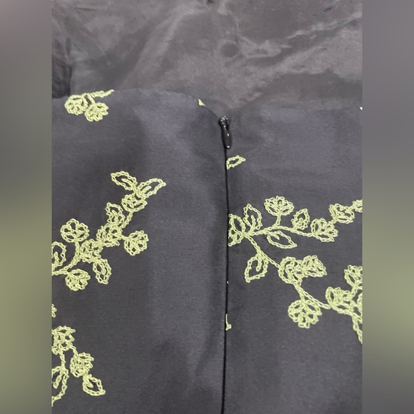 MICHELLE ANTONELLI BLACK W/GREEN EMBROIDERY SLEEVELESS 100 % SILK DRESS Sz-12 - Picture 6 of 9